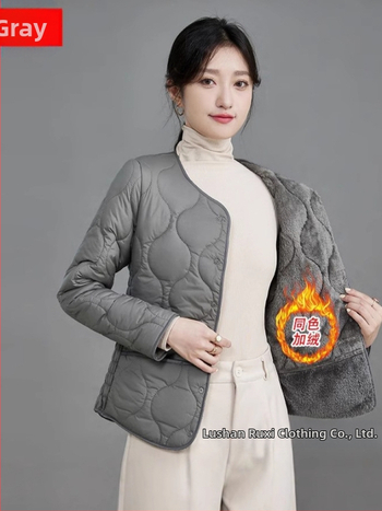 Palto damă cu umplutură poliester-bumbac, gros și cald, croială Slim-Fit, guler rotund, închidere cu nasturi pe un rând