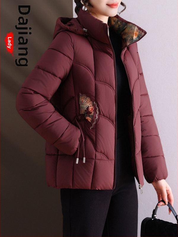 Žieminė moteriška striukė su pūkų–medvilnės užpildais, gobtuvu, stora izoliacija, poliesterio išorė (95%+), užpildas: down-pamukas.