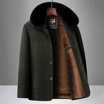 Vyriskas žieminis lauko švarkas su storu poliesterio užpildą 90%, apykaklė su reveru, vienos eilės užsegimas.