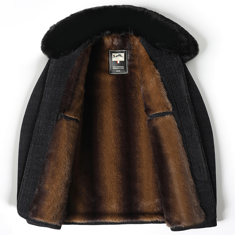 Vyriskas žieminis lauko švarkas su storu poliesterio užpildą 90%, apykaklė su reveru, vienos eilės užsegimas.