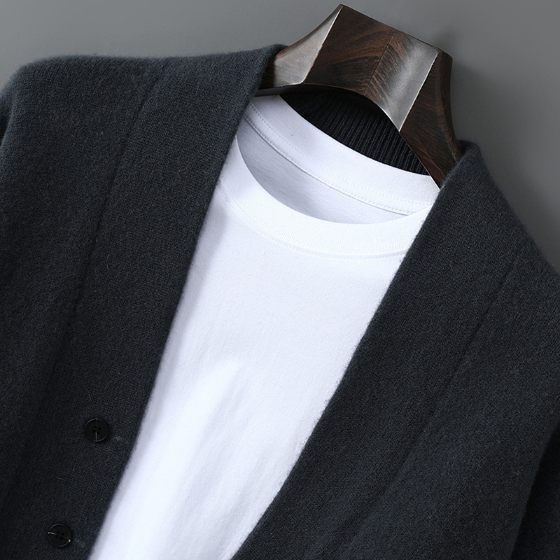 Kardiganas iš 100% vilnos, laisvas kirpimas, V kaklo, ilgomis rankovėmis