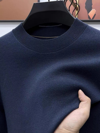 Vyrinis megztinis iš 100% vilnos, galima plauti skalbimo mašinoje, worsted vilna, pusaukštos kaklo linijos, ilgomis rankovėmis, laisvas kirpimas, riubinis apatinis kraštas