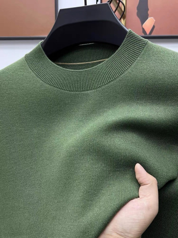 Vyrinis megztinis iš 100% vilnos, galima plauti skalbimo mašinoje, worsted vilna, pusaukštos kaklo linijos, ilgomis rankovėmis, laisvas kirpimas, riubinis apatinis kraštas