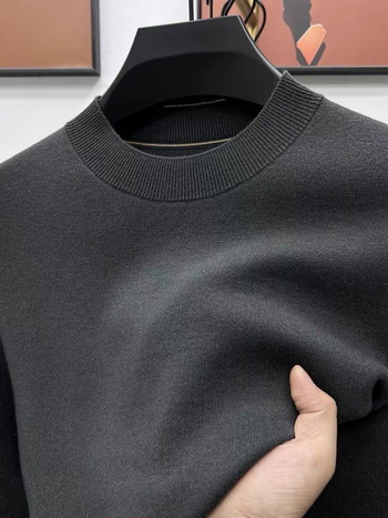 Vyrinis megztinis iš 100% vilnos, galima plauti skalbimo mašinoje, worsted vilna, pusaukštos kaklo linijos, ilgomis rankovėmis, laisvas kirpimas, riubinis apatinis kraštas