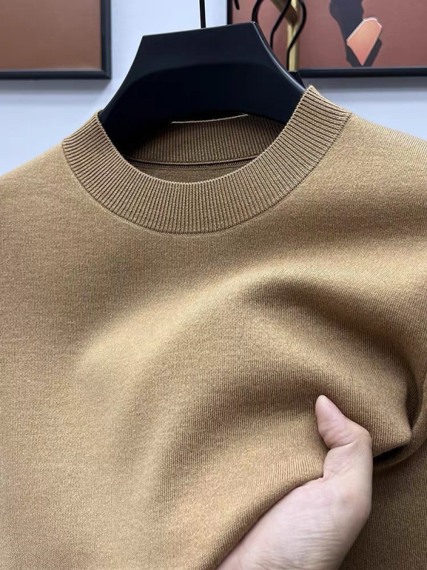 Vyrinis megztinis iš 100% vilnos, galima plauti skalbimo mašinoje, worsted vilna, pusaukštos kaklo linijos, ilgomis rankovėmis, laisvas kirpimas, riubinis apatinis kraštas