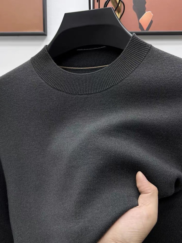 Vyrinis megztinis iš 100% vilnos, galima plauti skalbimo mašinoje, worsted vilna, pusaukštos kaklo linijos, ilgomis rankovėmis, laisvas kirpimas, riubinis apatinis kraštas