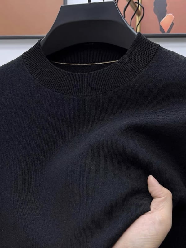 Vyrinis megztinis iš 100% vilnos, galima plauti skalbimo mašinoje, worsted vilna, pusaukštos kaklo linijos, ilgomis rankovėmis, laisvas kirpimas, riubinis apatinis kraštas