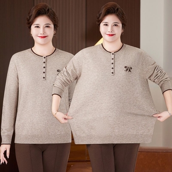 Megzta palaidinė vyresnėms moterims su apvaliu kaklu, 3/4 rankovės, laisvas kirpimas, siuvinėjimas ir sagos