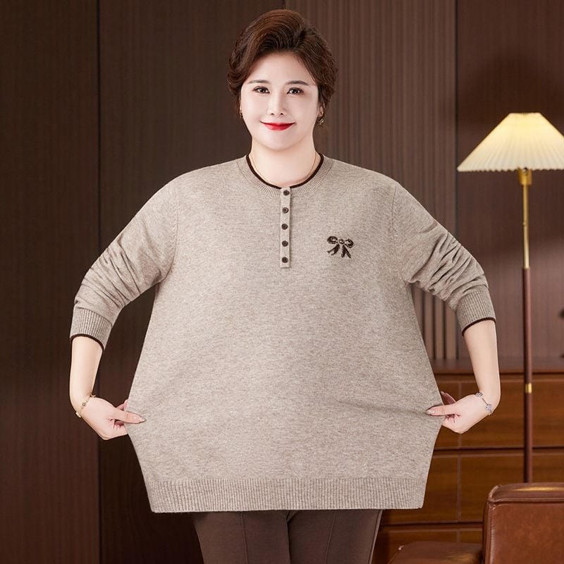 Megzta palaidinė vyresnėms moterims su apvaliu kaklu, 3/4 rankovės, laisvas kirpimas, siuvinėjimas ir sagos