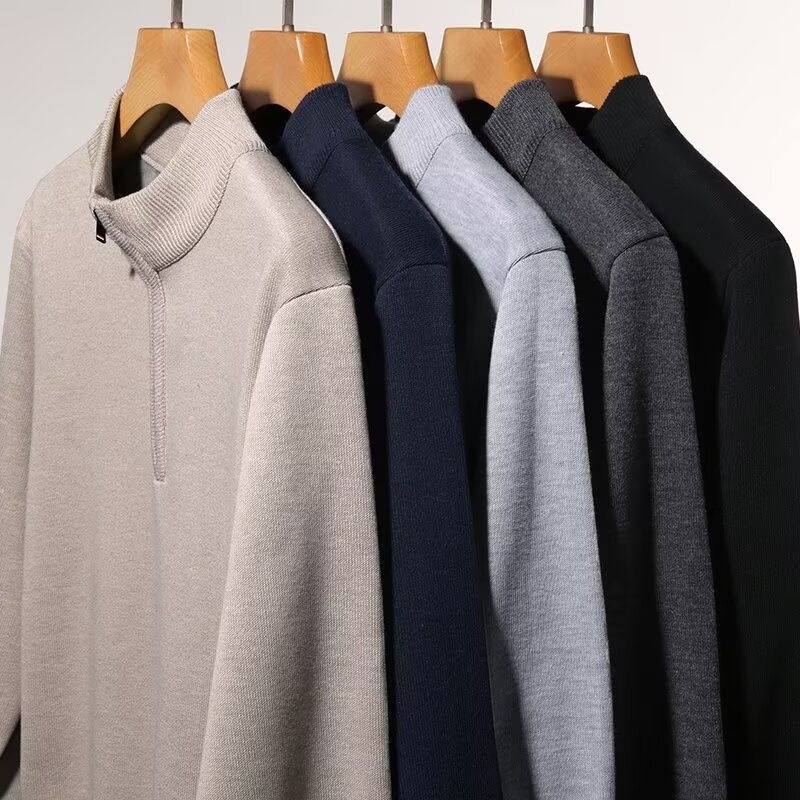 Muški pleteni džemper s polovičnim zipom, fleece podstava, jacquard uzorak, uski kroj, dugi rukavi