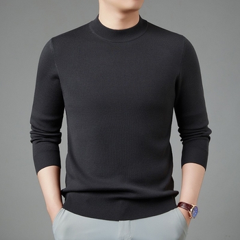 Pulover od finog vunenog materijala, 30–35% vuna, okrugli vrat, jacquard, slobodan kroj