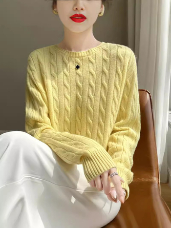 Pulover tricotat cu amestec de lână pentru femei – croială slim, guler rotund, mâneci lungi, model geometric