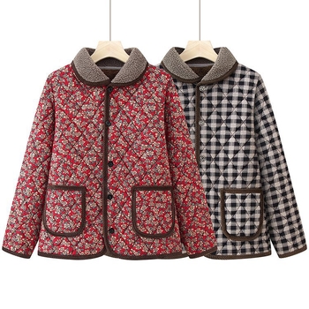 Dāmu kokvilnas pildīta jaka vidējā vecuma un vecākām sievietēm, rudens 2025 izlaidums, garas piedurknes, silts ārējais slānis, poliesters ar spandeksu, krokainas tekstūras virsma