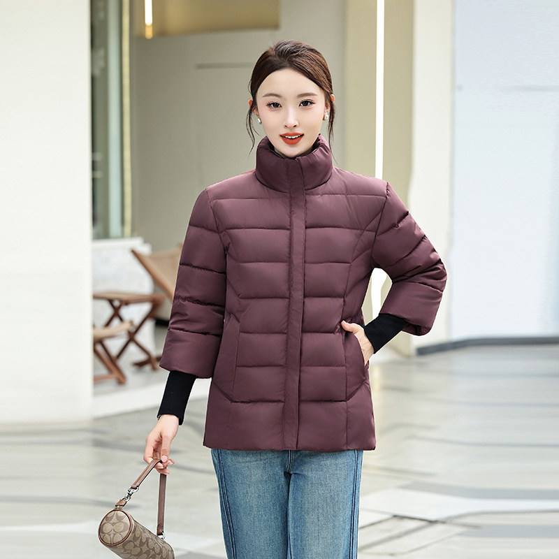 Ženski kratki zimski kaput od poliesterske tkanine s punjenjem od puh-pamučnog materijala, stojeći ovratnik, debeo, duljina 50–65 cm