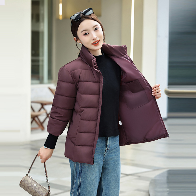 Ženski kratki zimski kaput od poliesterske tkanine s punjenjem od puh-pamučnog materijala, stojeći ovratnik, debeo, duljina 50–65 cm