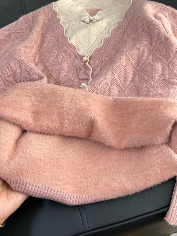 Moterų kiniško stiliaus megztinis su velvetiniu audiniu, imitacija dviejų dalių komplekto, apykaklė cheongsam, augalų ir gėlių raštas; audinys: akriliniai pluoštai; pagrindinis sudėtis <=30%; spandeks <=30%.