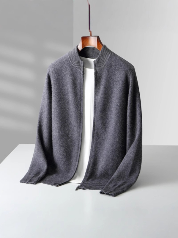 Kardiganas iš 100% vilnos su stovinčiu apykakle ir užtrauktuku, laisvas kirpimas, storas audinys