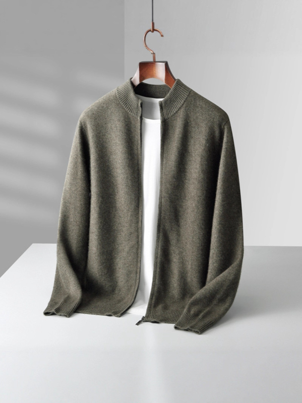 Kardiganas iš 100% vilnos su stovinčiu apykakle ir užtrauktuku, laisvas kirpimas, storas audinys