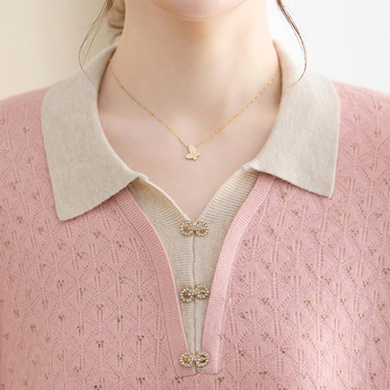 Elegantiškas moterų megztinis su revero apykakle ir gobtuvu, siauras kirpimas, ilgos rankovės, poliesterio daugiau nei 95%, ruduo 2025