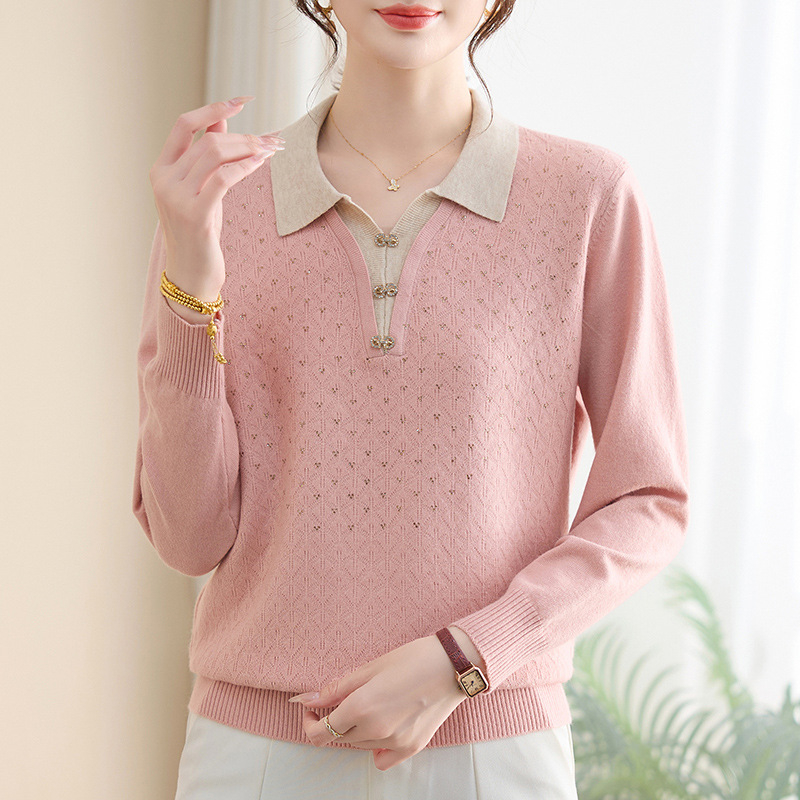 Elegantiškas moterų megztinis su revero apykakle ir gobtuvu, siauras kirpimas, ilgos rankovės, poliesterio daugiau nei 95%, ruduo 2025