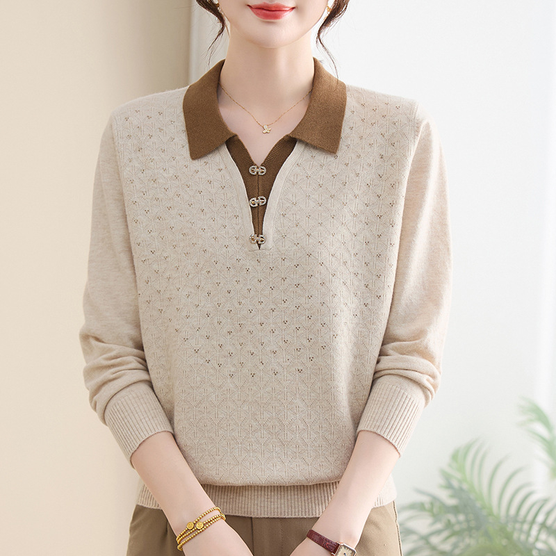 Elegantiškas moterų megztinis su revero apykakle ir gobtuvu, siauras kirpimas, ilgos rankovės, poliesterio daugiau nei 95%, ruduo 2025