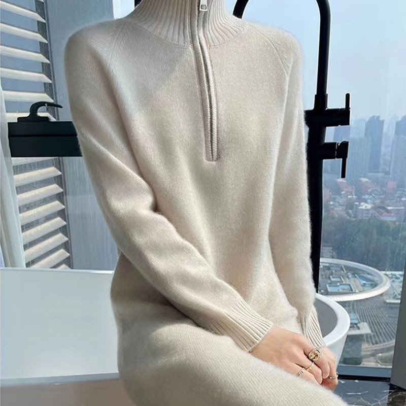 Дамска вълнена рокля-пуловер, дълга, свободна кройка, с цип и голям ревер