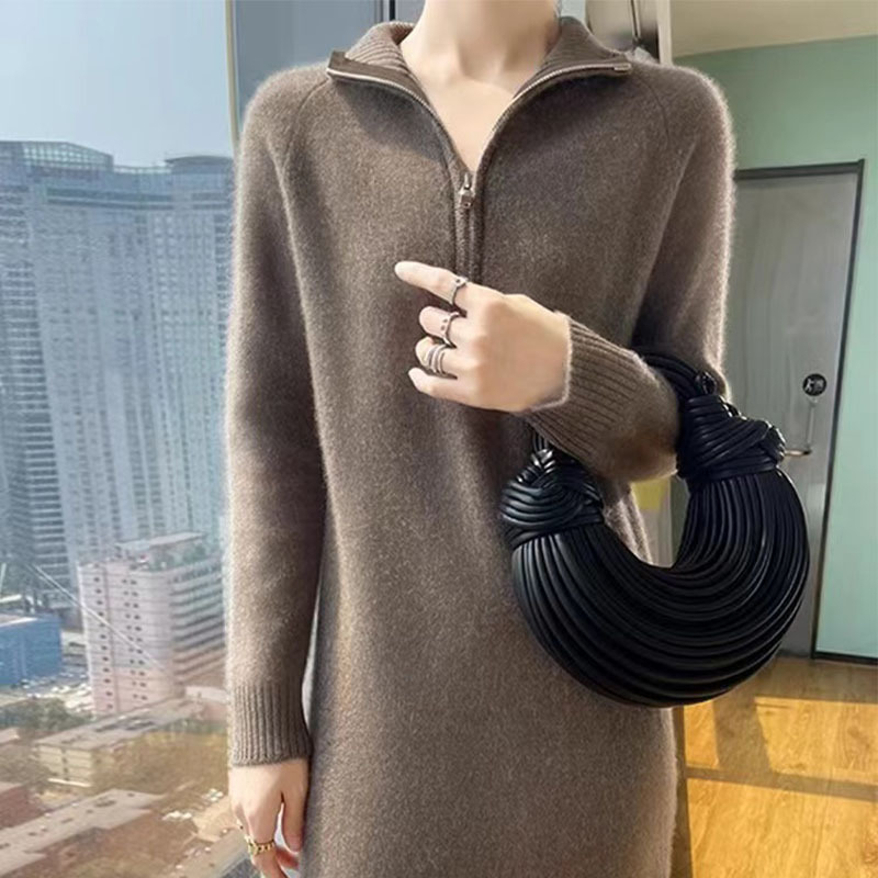 Дамска вълнена рокля-пуловер, дълга, свободна кройка, с цип и голям ревер