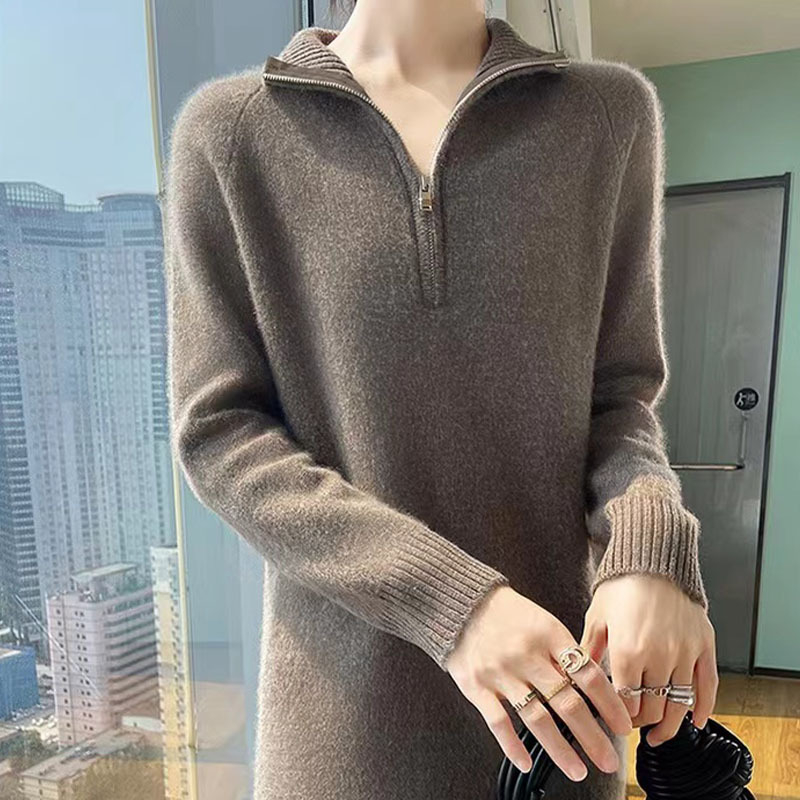 Дамска вълнена рокля-пуловер, дълга, свободна кройка, с цип и голям ревер