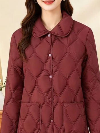 Geacă de iarnă căptușită cu exterior din Nylon, compoziția principală 95%+ poliester, umplutură mătase-bumbac, guler polo