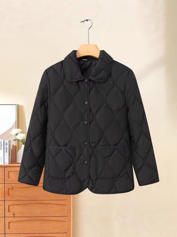 Geacă de iarnă căptușită cu exterior din Nylon, compoziția principală 95%+ poliester, umplutură mătase-bumbac, guler polo