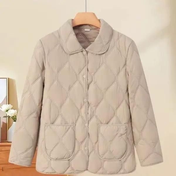 Geacă de iarnă căptușită cu exterior din Nylon, compoziția principală 95%+ poliester, umplutură mătase-bumbac, guler polo