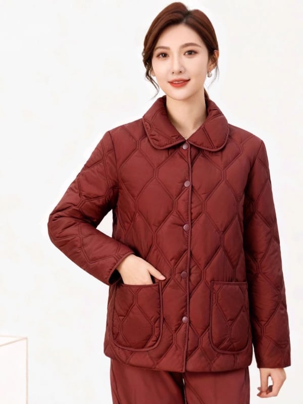 Geacă de iarnă căptușită cu exterior din Nylon, compoziția principală 95%+ poliester, umplutură mătase-bumbac, guler polo