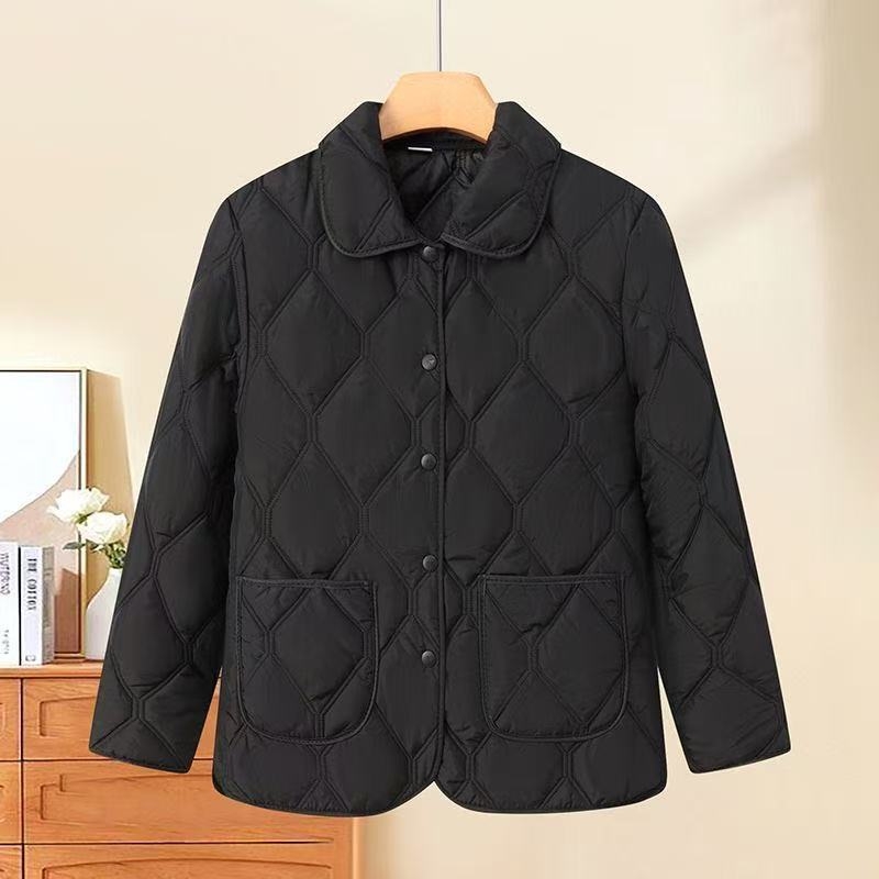 Geacă de iarnă căptușită cu exterior din Nylon, compoziția principală 95%+ poliester, umplutură mătase-bumbac, guler polo