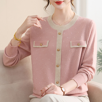 Megztinis viršus su gobtuvu, klasikinis šiks stilius; poliesteris su 50–70% elastano; ilgos rankovės, apvalus kaklo iškirpimas; su mygtukais