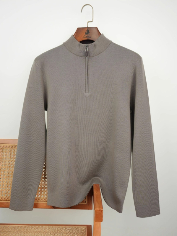 Vyriškas megztinis iš 100% vilnos, su pusaukštu kaklu, užtrauktuku, skalbiamas mašinoje