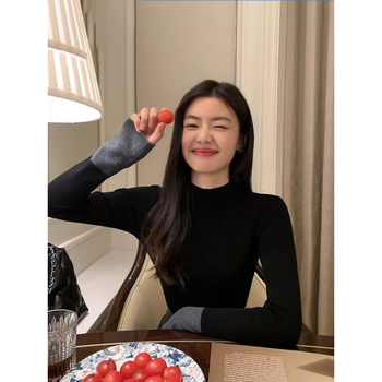 Pulover tricotat din viscose, model color-block, croială slim, guler semi-înalt, mâneci lungi