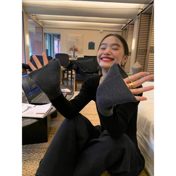 Pulover tricotat din viscose, model color-block, croială slim, guler semi-înalt, mâneci lungi