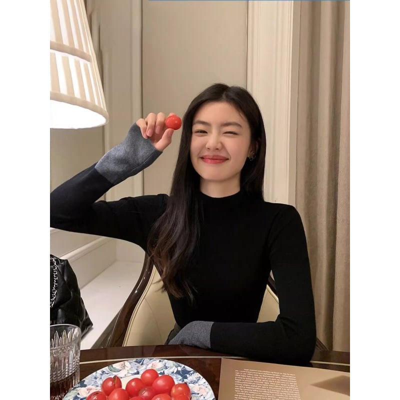 Pulover tricotat din viscose, model color-block, croială slim, guler semi-înalt, mâneci lungi