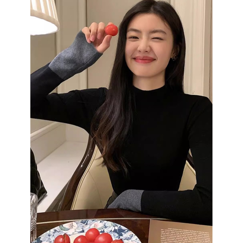 Pulover tricotat din viscose, model color-block, croială slim, guler semi-înalt, mâneci lungi