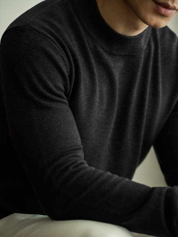 Pulover tricotat pentru bărbați, croială Slim-Fit, guler rotund, mâneci lungi — amestec Tencel-lână, respirabil, lavabil la mașină