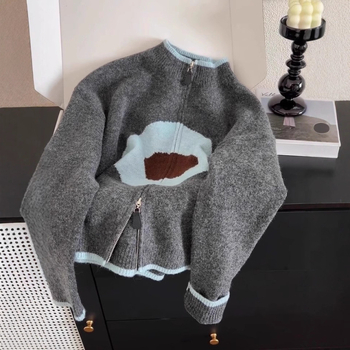 Cardigan tricotat cu fermoar, stil coreean, culoare contrastantă, guler rotund, mâneci lungi.