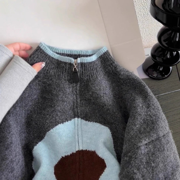 Cardigan tricotat cu fermoar, stil coreean, culoare contrastantă, guler rotund, mâneci lungi.