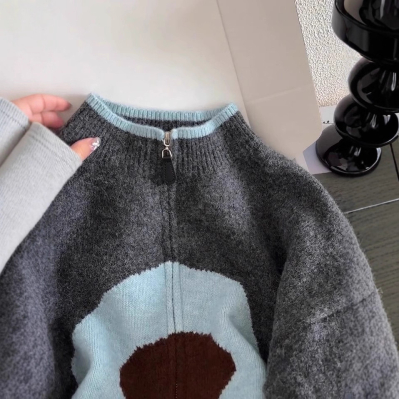 Cardigan tricotat cu fermoar, stil coreean, culoare contrastantă, guler rotund, mâneci lungi.