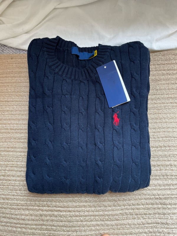 Pulover tricotat cu broderie cu cal de război, tricot din bumbac torsionat, guler rotund, mâneci lungi, croi lejer