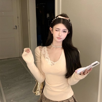 Pleteni džemper od poliestera, V-izrez, slim fit, dugi rukavi, tanak pleteni materijal