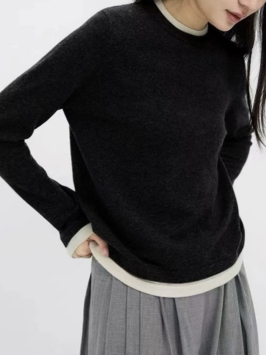 Blokkos mintázatú pulóver, látszólag két részes dizájn, kerek nyakú, hosszú ujjú