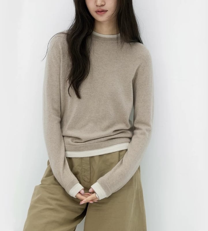 Blokkos mintázatú pulóver, látszólag két részes dizájn, kerek nyakú, hosszú ujjú