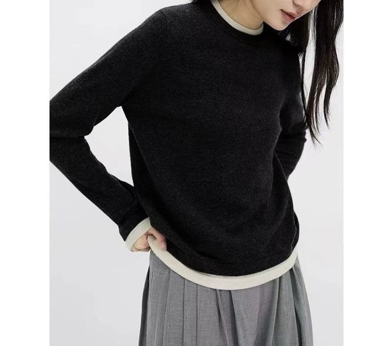 Blokkos mintázatú pulóver, látszólag két részes dizájn, kerek nyakú, hosszú ujjú