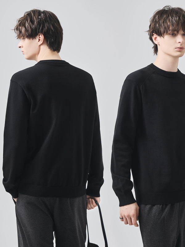 Pulover tricotat, guler rotund, mâneci lungi, amestec din fibre chimice cu 28.9% poliester, margine ribată