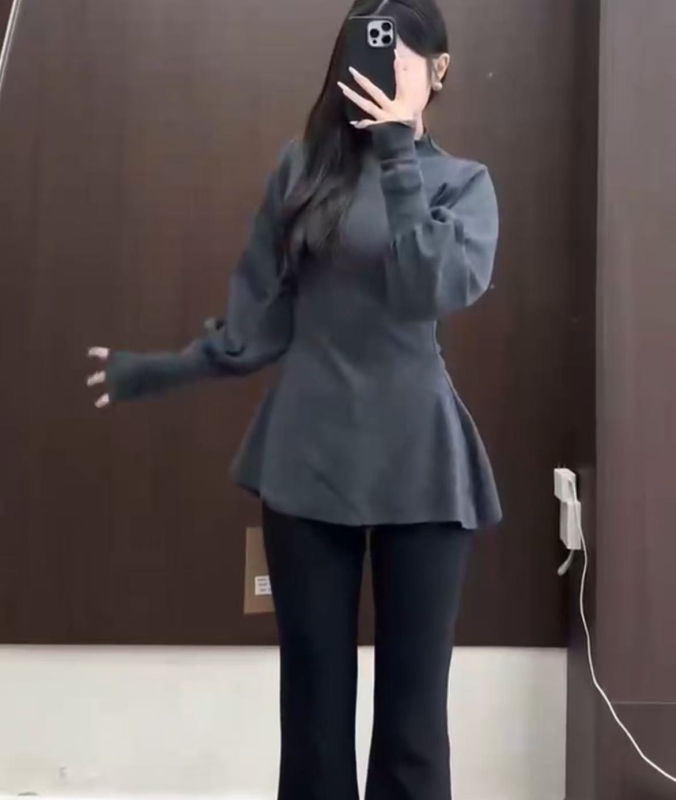 Pulover tricotat din catifea, cu mâneci lantern, talie evidențiată, guler rotund, croială slim, toamnă 2025